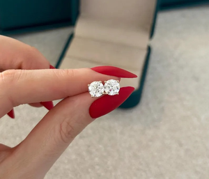 2.5 Carat Round Shaped Lab Diamond Stud <b>Earrings</b> Screw <b>Back</b> or Push <b>Backs</b> with IGI Certified & VVS2 Clarity for Sale Export - Product Image 1