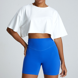 T-shirt court personnalisé en gros pour femmes et unisexe, en tissu molletonné 100 % coton, séchage rapide, respirant, grandes tailles, design sur mesure - Product Image 4