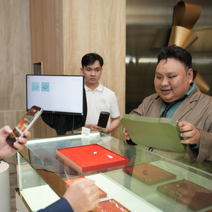 Gabinete de Almacenamiento de Activos UHF RFID Gold con Gestión de Inventario en Tiempo Real Nextwaves Hecho en Vietnam - Product Image 1