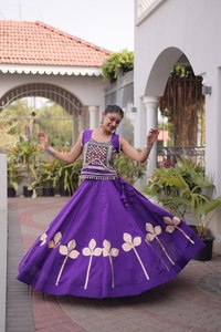 Lehenga Choli de Seda Romana India de Lujo con Falda de 6 Metros, 24 Costuras Kali y Trabajo de Patrones Gota - Product Image 1