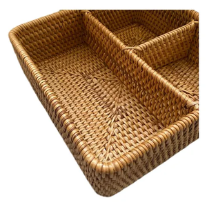 Plateau de rangement rectangulaire en rotin tressé à la main avec séparateurs pour l'organisation de table, design minimaliste, organisateur multi-compartiments - Product Image 2