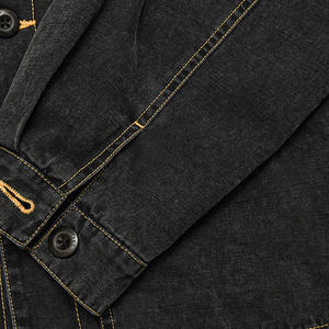 แจ็คเก็ตยีนส์สีดำสไตล์เรโทรสำหรับผู้ชาย พร้อมลายปะติดเก๋ไก๋ ทรงหลวม กระดุมปกเสื้อ แบรนด์ Haus Industries - Product Image 4