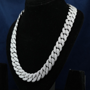 สร้อยคอเงินแท้ 925 ทรงโค้ง หนัก ประดับเพชรโมอิสซาไนต์ VVS แบบฝังด้วยมือ ขนาด 18 มม. แบบ Iced Out Cuban Link - Product Image 4