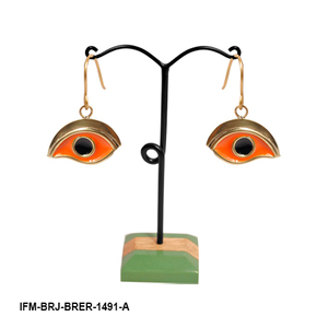 Pendientes artesanales de latón con esmalte naranja; protegen la felicidad y estimulan la creatividad con ganchos sin plomo. - Product Image 2