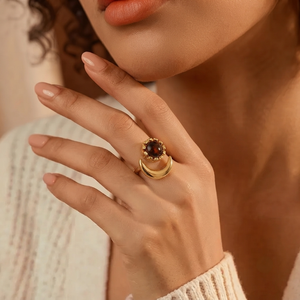 Anillo Ajustable de Citrino Natural con Forma de Luna Creciente - Anillo Boho Chapado en Oro - Joyería Celestial Hecha a Mano con Gema Amarilla - Regalo - Product Image 1