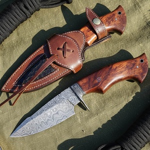 Couteau de chasse artisanal en acier Damas, manche en bois, lame à pointe tombante, couteau à lame fixe pour la survie en extérieur avec étui en cuir - Product Image 2