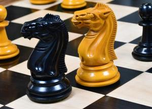 Piezas de Ajedrez Soviéticas Reproducidas de 1940 – Ébano y Madera de Boj Envejecida, 4 cm de Altura por Pieza, al Mejor Precio - Product Image 3