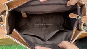 กระเป๋าคนส่งเอกสารหนังกลับแบบถือมีลายตะวันตกสำหรับผู้หญิงกระเป๋าพาดลำตัวมีพู่แบบซ่อนทำมือ - Product Image 6