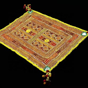 Tapisserie rectangulaire Lambani Tribal Patchwork, design industriel, autocollant mural, décoration bohème, art textile, pompons, motifs floraux - Product Image 1