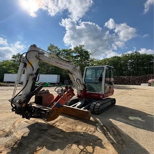 Mini-excavatrice Takeuchi TB235-2 robuste, idéale pour les travaux de terrassement, les travaux utilitaires et les projets d'excavation - Product Image 1