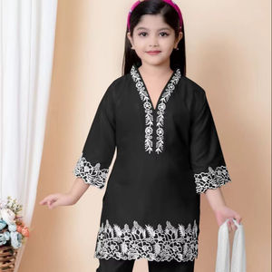 Conjunto de Kurta Tradicional para Fiestas para Niñas con Dupatta de Tela de Red – Especial para Bodas y Festivales - Product Image 1