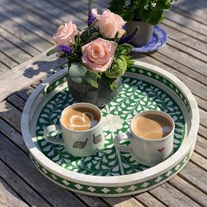 Plateau de service artisanal en os et résine, plateau décoratif moderne en bois pour la maison et l'hôtellerie - Product Image 3