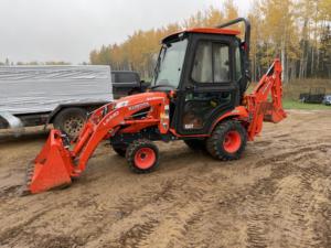 ผู้จัดจำหน่ายโดยตรง รถแทรกเตอร์ Kubota BX23S รถแทรกเตอร์ดีเซลขนาดเล็ก ขับเคลื่อน 4 ล้อ พร้อมที่ตักดินและหลังขุด เครื่องจักรกลการเกษตรและก่อสร้าง ราคาโรงงาน OEM ราคา FOB - Product Image 1
