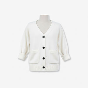 Cárdigan Premium de Punto Trenzado Vietnamita para Mujer, Invierno, 4 Botones, Bolsillos, Cuello en V, Color Sólido, 100% Acrílico, Antiarrugas - Product Image 4