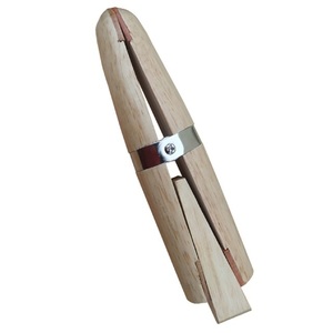 Pince à anneaux en bois avec outils de bijouterie à forme de coin - Product Image 2