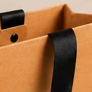 Bolsas de Regalo Premium de Papel Kraft Marrón con Asas Negras – Bolsas de Compras con Logotipo Personalizado para Comercios y Boutiques - Product Image 4