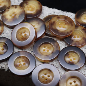 Boutons de Trench-Coat Classiques Ronds à 4 Trous en Corne de Buffle de Haute Qualité, Couleur Café, pour Manteaux en Cachemire – En Stock - Product Image 5