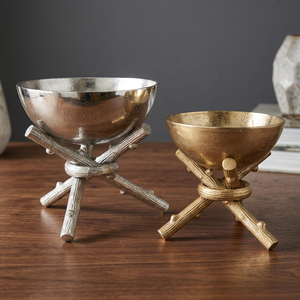Juego de 2 cuencos de aluminio hechos a mano para hoguera, diseño clásico con acabado dorado y plateado para decoración de mesa de fiesta - Product Image 1