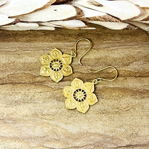 Pendientes de Diseño Bohemio con Flores, Pendientes Tribales de Latón para Mujer, Bañados en Oro de 18k, Pendientes Colgantes con Mandala, Venta al por Mayor/OEM/ODM - Product Image 3