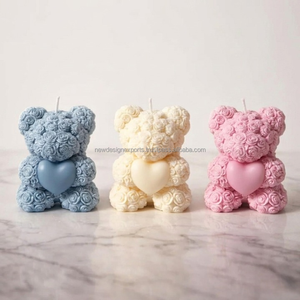 Bougie artisanale en forme d'ours en peluche texturé rose – Pilier 3D de luxe pour cadeaux de baby shower - Product Image 3