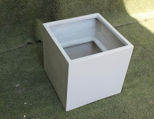 Jardinière verticale Tetra Classic en FRP, légère, durable, pour l'intérieur et l'extérieur, finition brillante, grande jardinière pour la maison et le jardin, vente en gros - Product Image 2