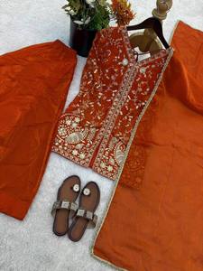 Lanzamiento del nuevo conjunto de fiesta Pur: top de seda pesada, pantalón palazzo y dupatta. - Product Image 3