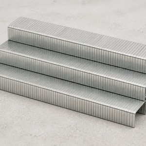 [YOU-ONE Befestigungssysteme] Palettenklammern 24,2mm Krone 16 bis 32mm Verzinkter Draht Meißelspitze JK590 Typ Klammern - Product Image 1