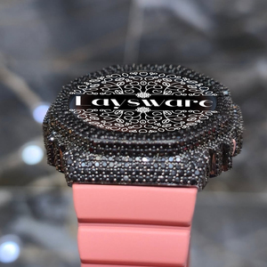 Montre exclusive en moissanite finition diamant noir, cadran rose, bracelet en caoutchouc de luxe inspiré des designers, pour hommes et femmes - Product Image 5