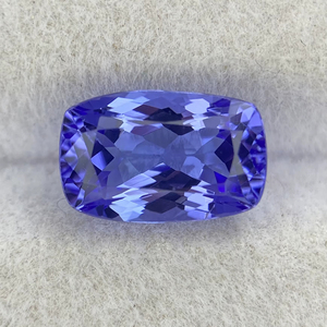 Pierre naturelle certifiée Tanzanite Long Cushion Cut, très exceptionnelle, avec une couleur et un lustre excellents, Zoisite naturelle, 1,91 carat, loupe. - Product Image 1