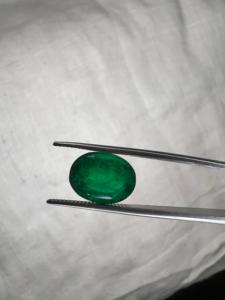 Émeraude naturelle de Zambie 4,54 carats, taille ovale, pierre précieuse verte de haute qualité pour bagues, pendentifs et bijoux - Product Image 1