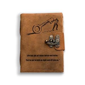 Diario de Cuero Genuino Marrón Claro, con Tapa Dura, Sin Ácidos ni Químicos, Cosido a Mano, con Cierre Metálico, Diseño Vintage - Product Image 4
