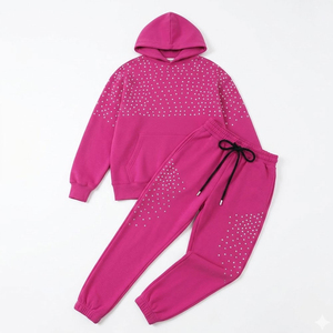 Ensemble de survêtement pour homme en coton épais de qualité supérieure avec strass, comprenant un sweat à capuche et un pantalon de jogging, design décoratif en strass, coupe confortable et décontractée - Product Image 3