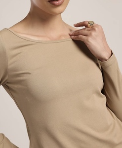 T-shirt femme en tissu premium, manches courtes, coupe slim, crop top pour adolescentes et femmes, haute qualité, basique mais au look élégant. - Product Image 3