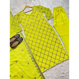 Conjunto de Top y Pantalón Elegante para Mujer con Dupatta de Lujo para Fiestas - Product Image 2