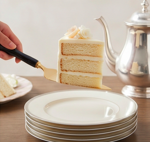 Ensemble de 2 spatules et couteaux à gâteau finition dorée avec manches noires, outils à gâteau en métal pour les fêtes - Product Image 4