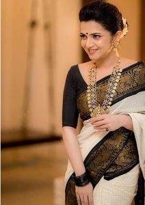 Sari Tradicional KV de Seda Kanjivaram Negra Tejida de Banarasi con Blusa Sin Coser para Fiesta - Product Image 6