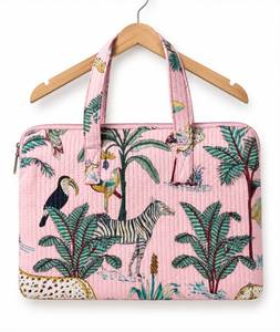 Sac fourre-tout matelassé Kantha fait main pour ordinateur portable, en tissu de coton imprimé, avec pochette rembourrée pour ordinateur portable et fermeture éclair, idéal pour le bureau et les voyages - Product Image 5