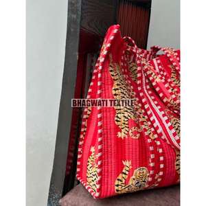 Sac fourre-tout matelassé de créateur Kantha pour femme, sac à main en coton avec fermeture éclair et doublure en tissu pour le shopping, nouvelle collection - Product Image 3