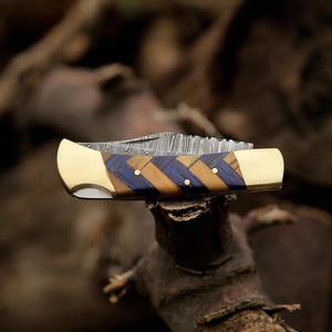 Cuchillo Plegable de Acero Damasco Nordic Forge EDC con Bloqueo Trasero, Mango de Madera Pakka Oliva, Empuñadura de Latón, Funda, Cuchillo Utilitario de Bolsillo - Product Image 6