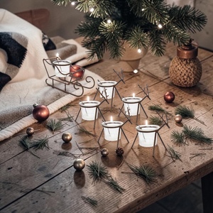 Ensemble de porte-bougies en métal modernes en forme de rennes avec traîneau, décorations de Noël, design artisanal - Product Image 6