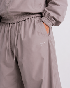 Ensemble de survêtement deux pièces unisexe en nylon personnalisé, coupe-vent léger à fermeture éclair intégrale et pantalon large, avec logo brodé OEM, vêtements de sport - Product Image 4