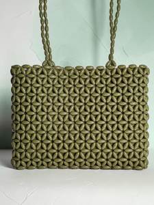 Sac fourre-tout rectangulaire artisanal vert olive perlé, design moderne, en résine, pour décoration intérieure, 100 % fait main - Product Image 4