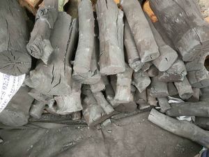 Carbón de Longan en Trozos de Fábrica Vietnamita |   Combustible Natural para Barbacoa de Madera Dura |   Rendimiento de Combustión Confiable |   Suministro al por Mayor |   Carbón Negro - Product Image 2