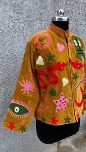 Veste en velours brodée à la main avec motifs bohèmes fantaisistes, œil maléfique céleste et serpent, style Suzani, Blazer Mandarina moderne bohème - Product Image 4