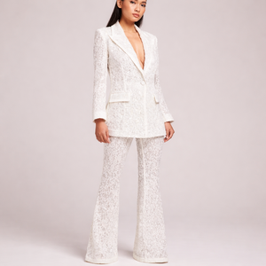 Traje de Pantalón de Dos Piezas con Encaje Blanco de Ganchillo |   Blazer y Pantalones de Encaje Guipur Floral de Diseñador |   Elegante Conjunto Coordinado para Después de la Fiesta - Product Image 3