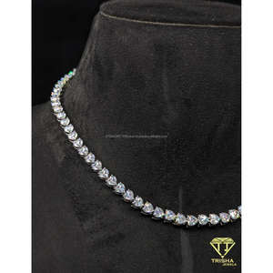 สร้อยคอเทนนิสเพชรทรงหัวใจแบบสั่งทำพิเศษ เพชร VVS ที่เพาะเลี้ยงในห้องปฏิบัติการ ตัวเรือนเงินแท้ 925 เครื่องประดับฮิปฮอป โดย Trisha Jewels - Product Image 2