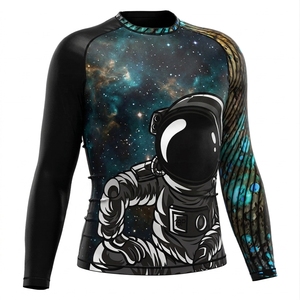 Maillot de compression à manches longues personnalisé pour homme, imprimé graphique astronaute sublimé, séchage rapide, coupe ajustée, vêtement de sport athlétique - Product Image 2