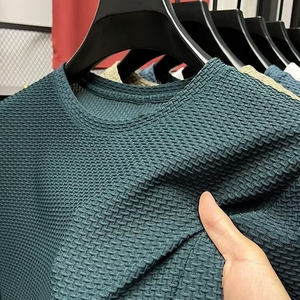 ออกแบบโลโก้คุณภาพสูงตามสั่ง เสื้อยืดผู้ชายฤดูร้อนขายดีรุ่นใหม่ สีพื้น ผ้าบาง แขนสั้น คอกลม ดีไซน์เรียบง่าย - Product Image 1