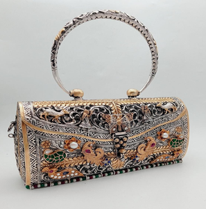 Bolso de mano plateado esmaltado con vibrantes motivos de hojas rosas, detalles a cuadros azules, pájaros con gemas y asa superior de anillo, al por mayor. - Product Image 4