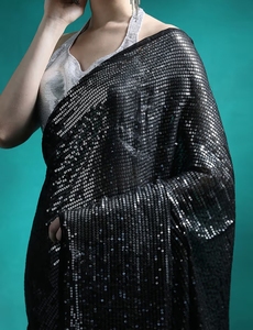 Sari KV negro de diseño elegante con lentejuelas y blusa sin coser - Product Image 2